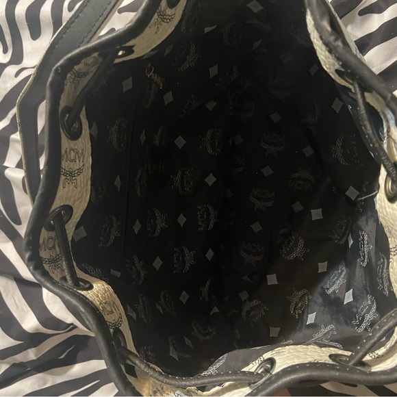 MCM drawstring bucket bag crossbody - Picture 4 of 8